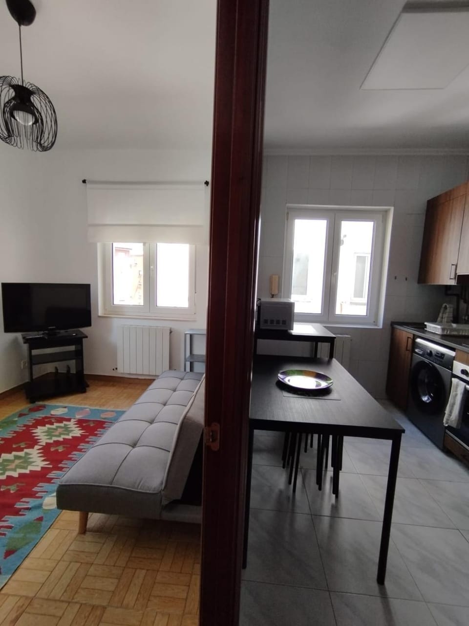 TV and multimedia, Kitchen or kitchenette, Dining area, oven, stove