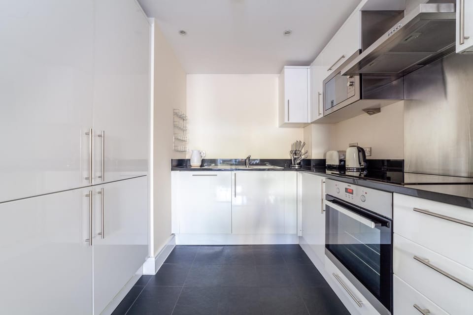 Modern 1Bed Flat with Balcony Near O2 & Greenwich Apartment in London Borough of Lewisham