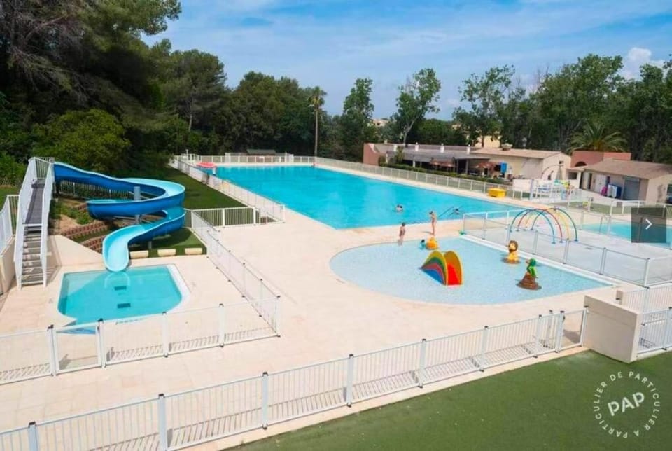 T2 au calme avec piscine et parking Apartment in Six-Fours-les-Plages