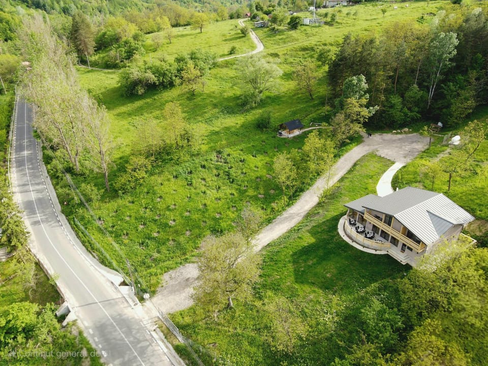 Property building, Bird's eye view