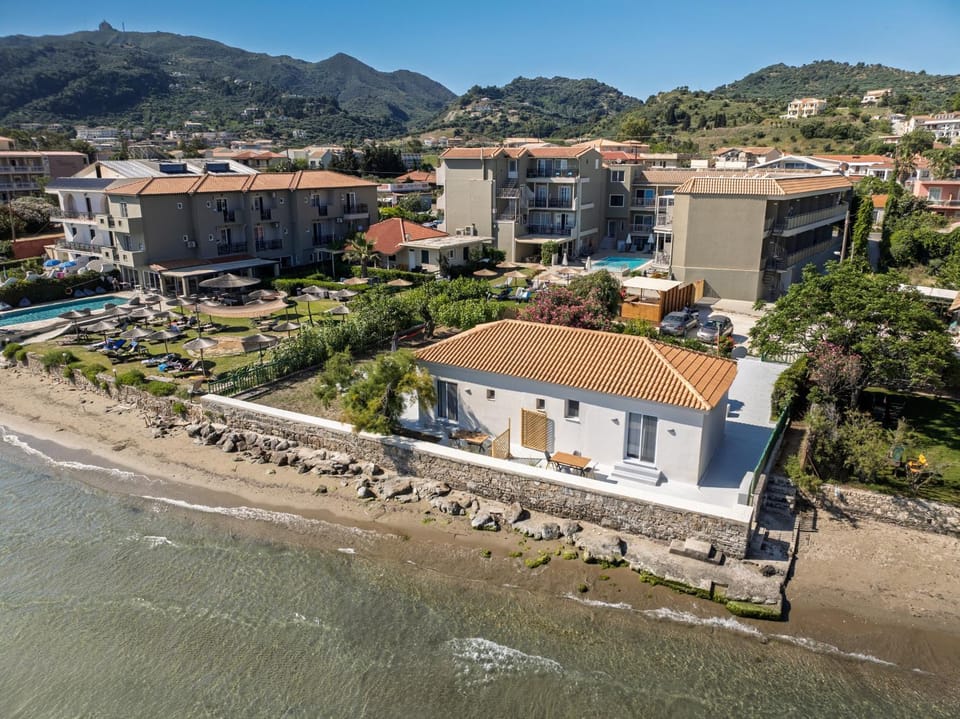 Property building, Day, Natural landscape, Bird's eye view, Beach, Sea view