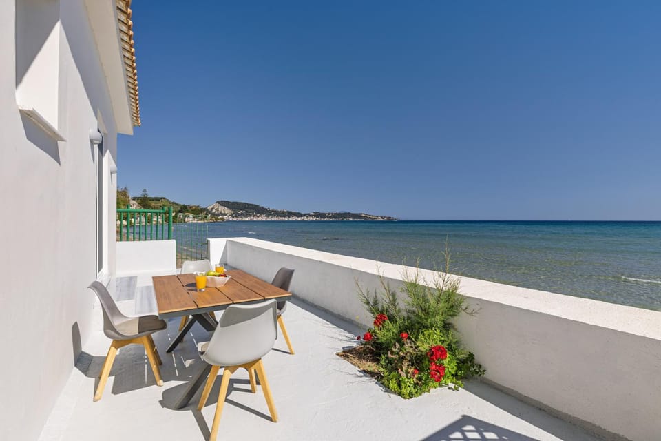 Patio, Day, Natural landscape, View (from property/room), Balcony/Terrace, Beach, Sea view