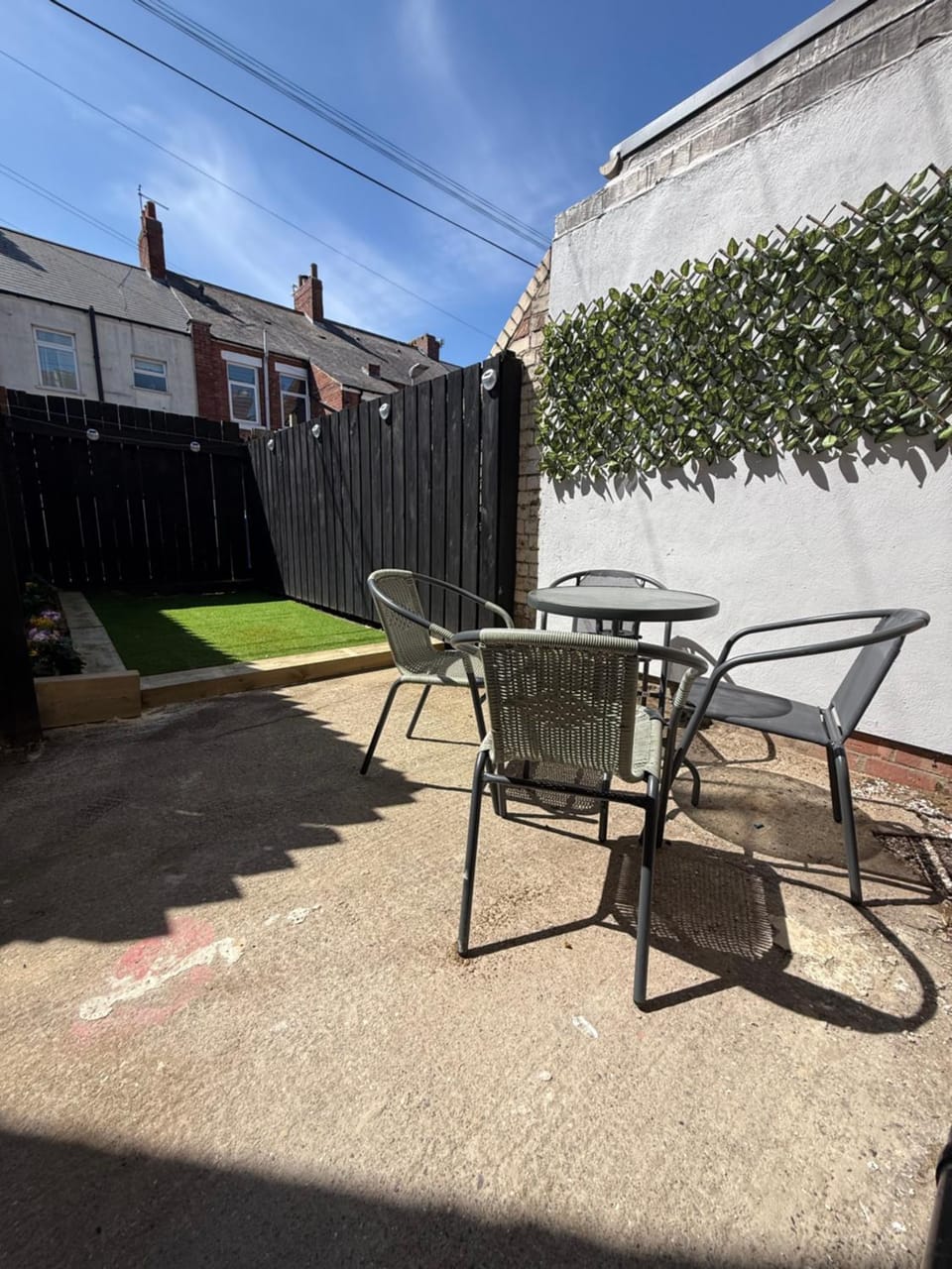 ResiLets - NEW 3 Bed Apt, Sleeps 5, Town Centre, Ideal for contractors, holidaymakers, Professional Short Stay Apartment in England