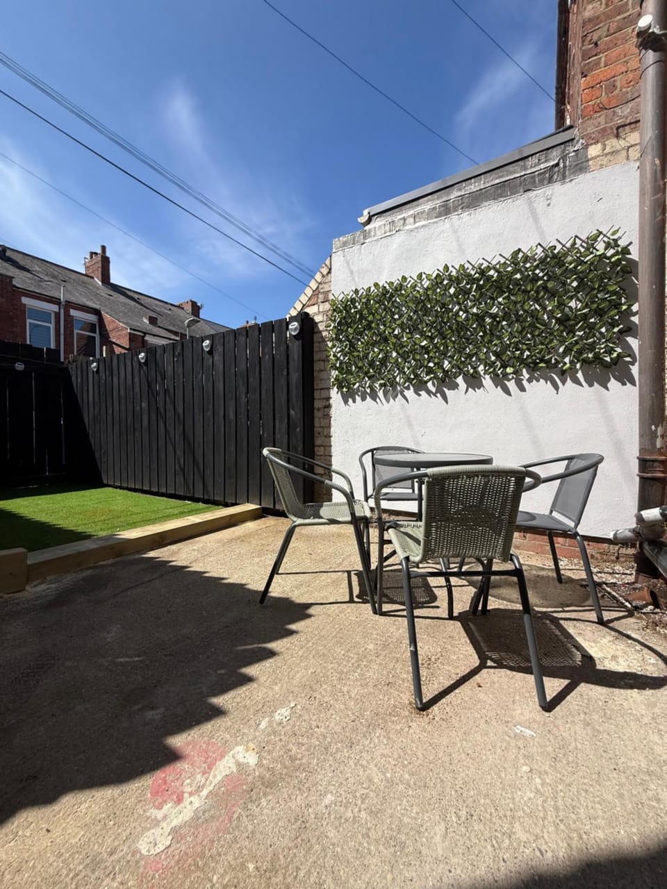 ResiLets - NEW 3 Bed Apt, Sleeps 5, Town Centre, Ideal for contractors, holidaymakers, Professional Short Stay Apartment in England