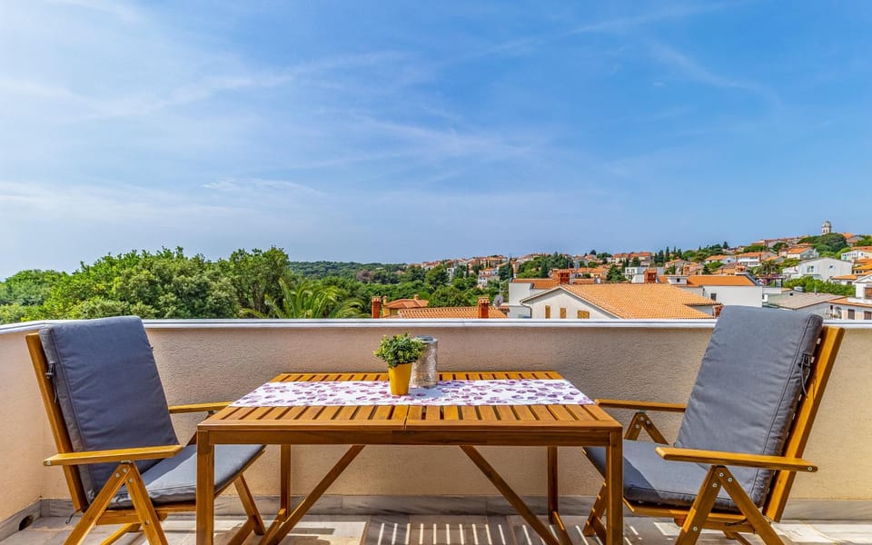 Day, Natural landscape, View (from property/room), Balcony/Terrace, Dining area, City view, Sea view