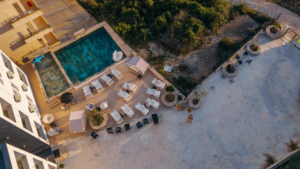Property building, Swimming pool