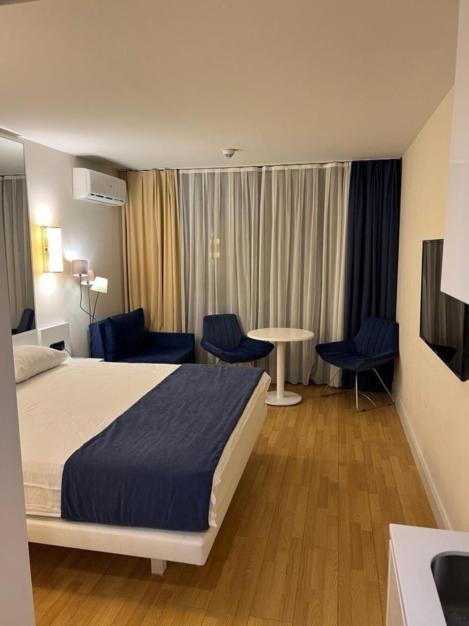 Bed, TV and multimedia, Living room, Seating area, Bedroom, hair dresser