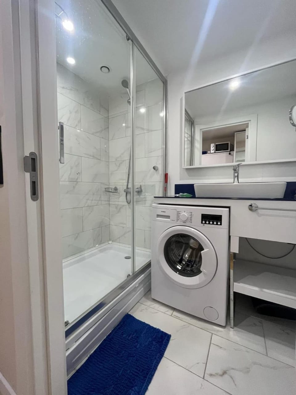 Shower, Bathroom, Bath, towels, washing machine, dryer