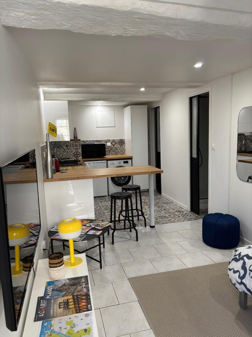 Kitchen or kitchenette, Dining area, oven, stove