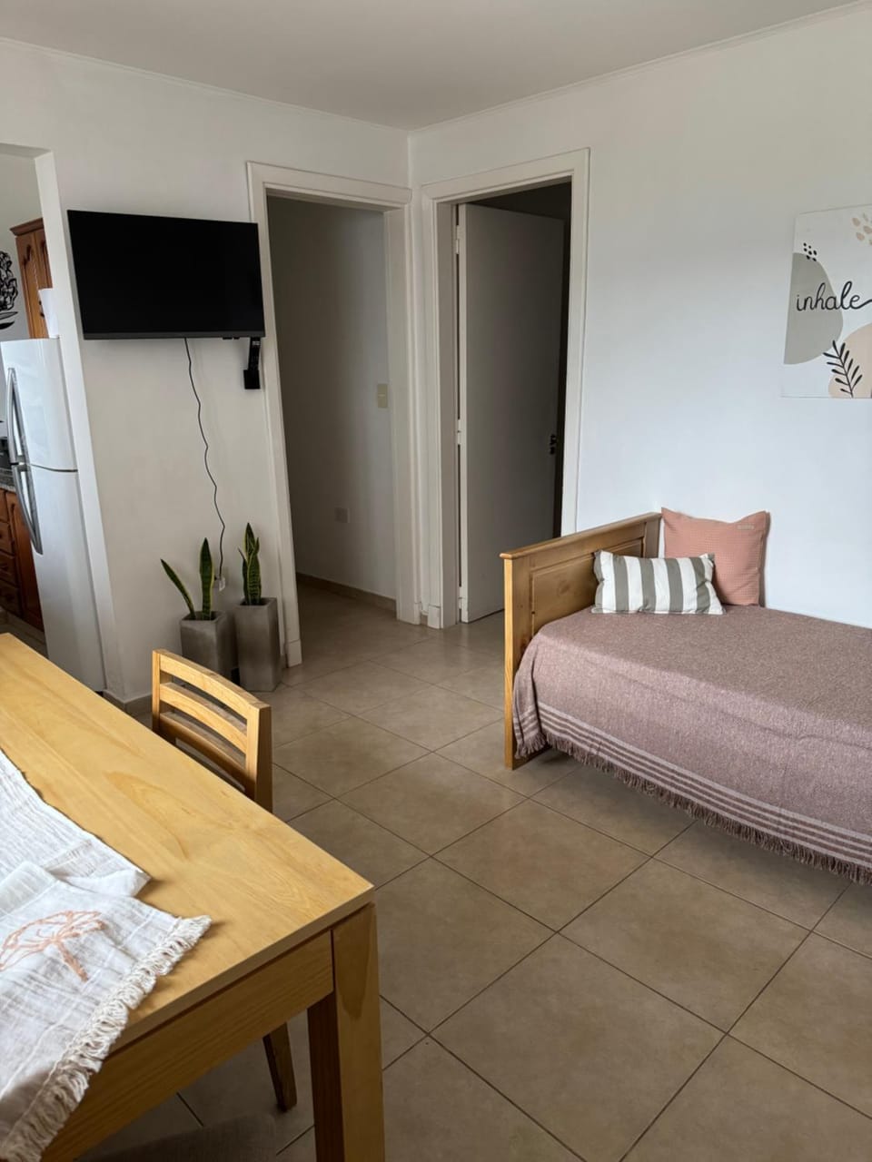 Bed, TV and multimedia, Living room, Seating area