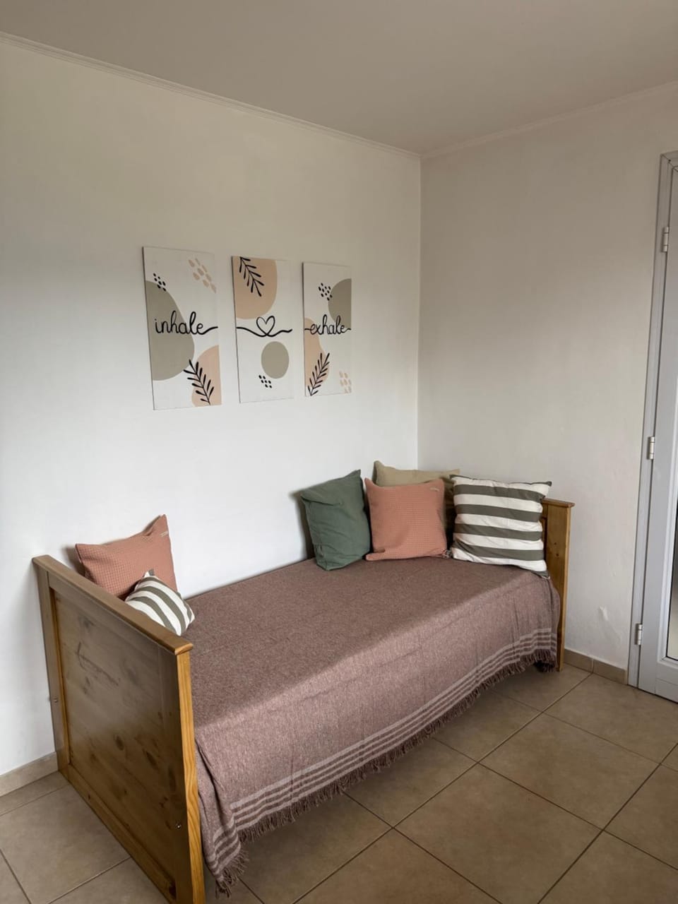 Bed, Living room