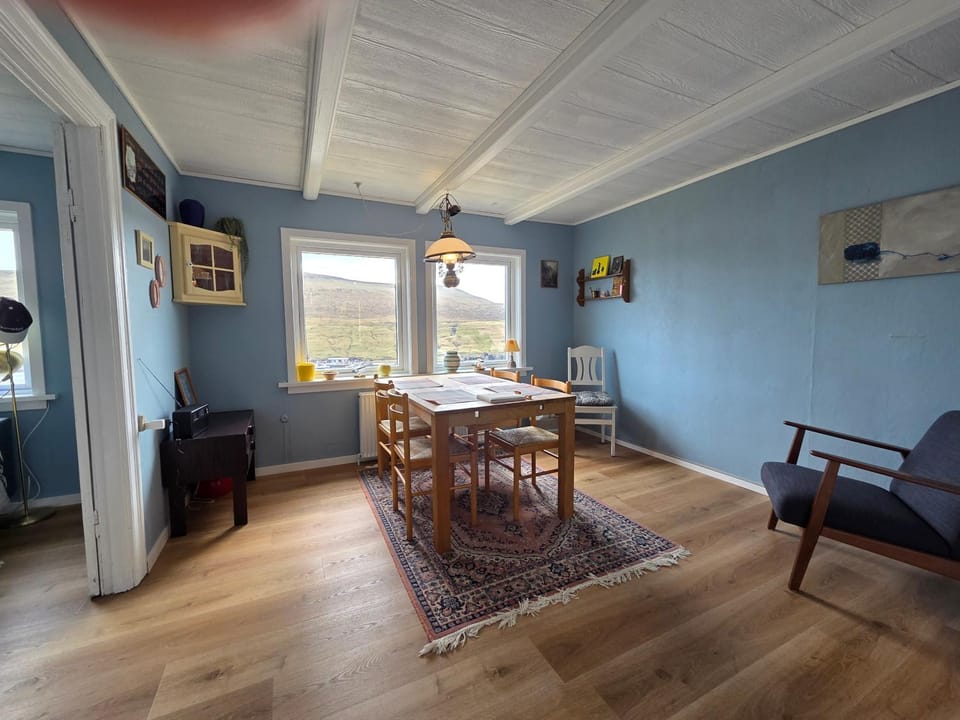 Living room, Seating area, Dining area