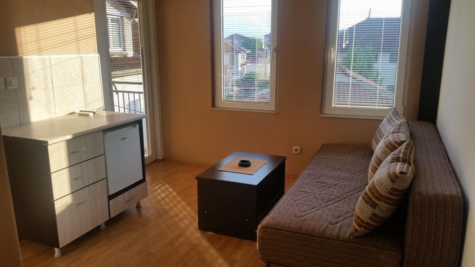 Spring, Balcony/Terrace, Seating area, City view, Mountain view, Street view, Sunset