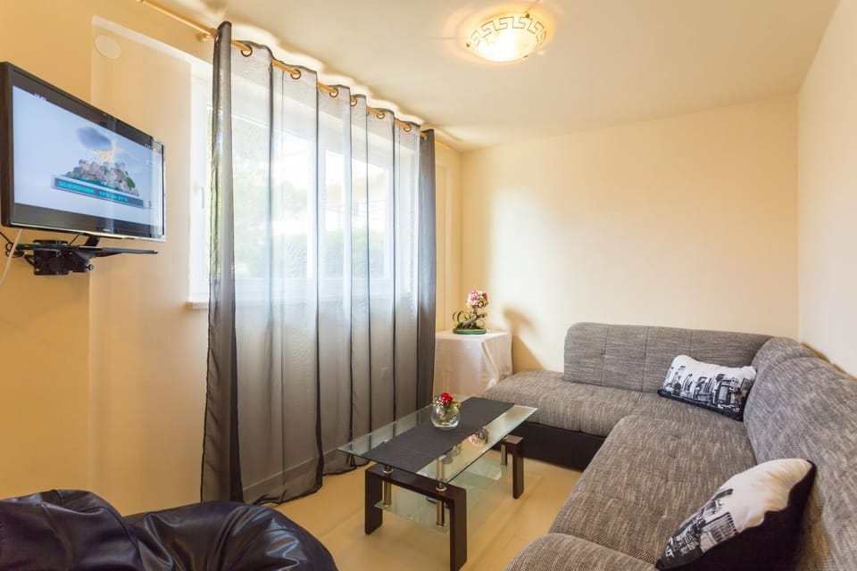 Bed, Living room, Seating area