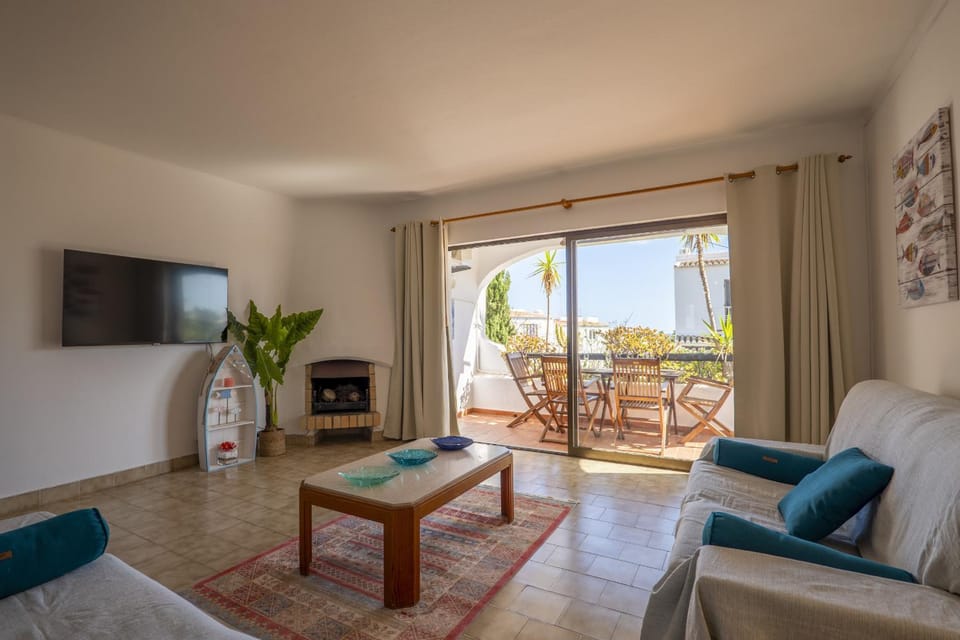 Communal lounge/ TV room, Living room