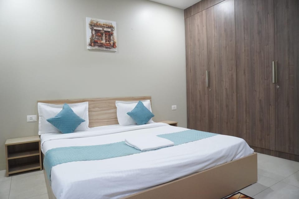 Bedroom, wardrobe