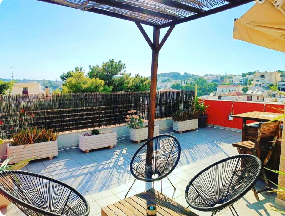 Vouliagmeni Top Floor Maisonette - 2 Apartment in Vouliagmeni