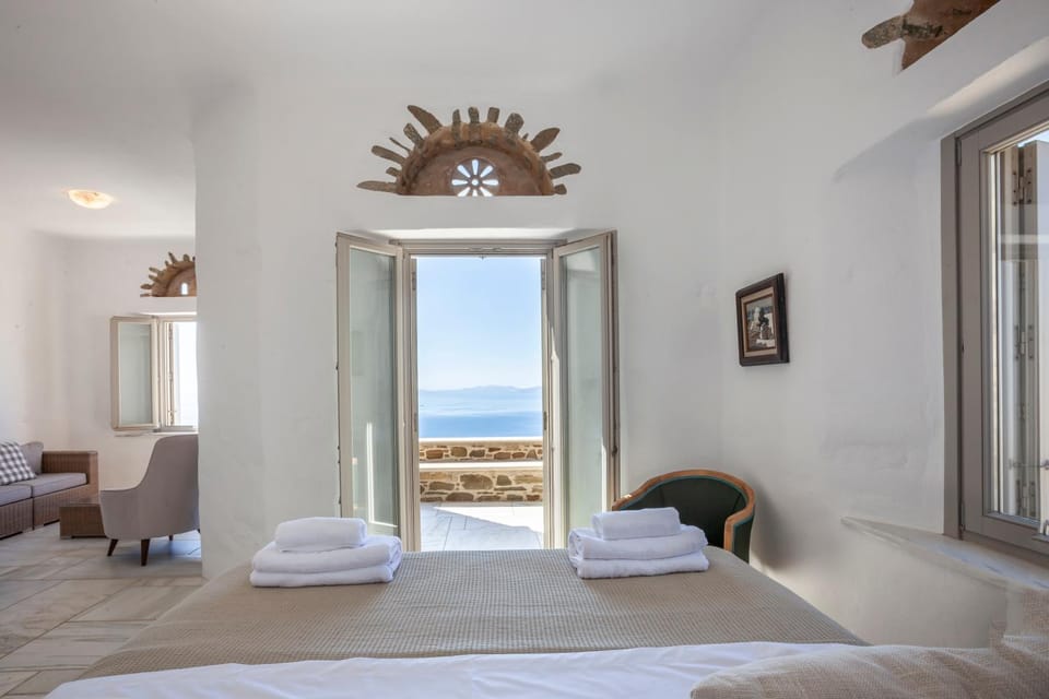 Bed, Natural landscape, Photo of the whole room, Bedroom, Sea view
