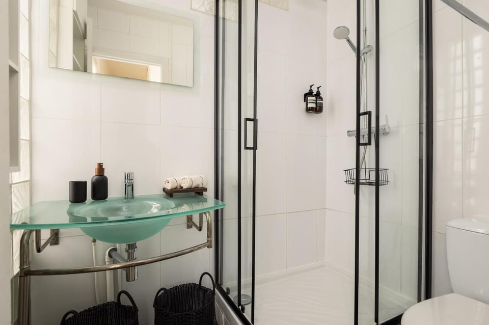 Exceptional Eiffel Tower Gem 4BED 8P in Trocadero Apartment in Paris