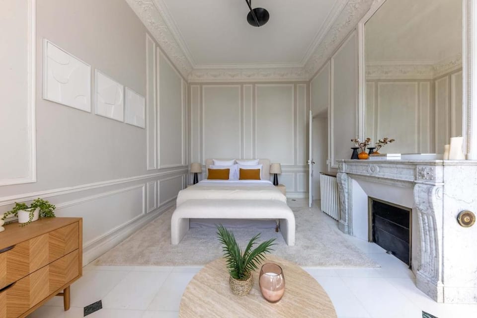 Exceptional Eiffel Tower Gem 4BED 8P in Trocadero Apartment in Paris