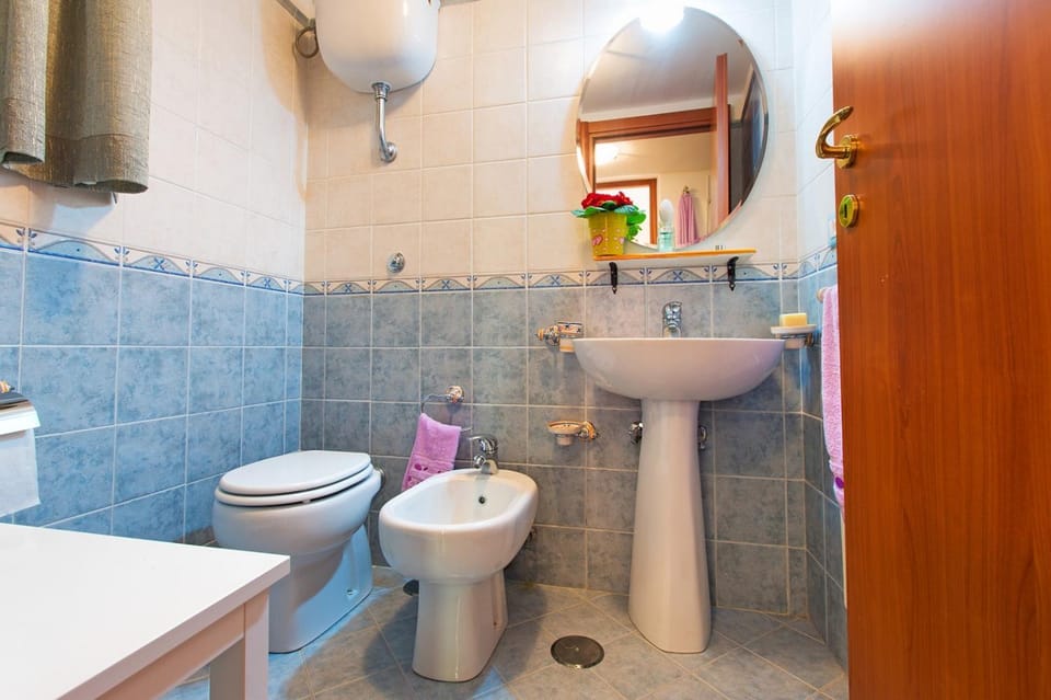 Toilet, Bathroom, bidet, towels