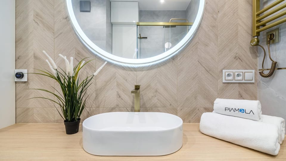 Bathroom, towels
