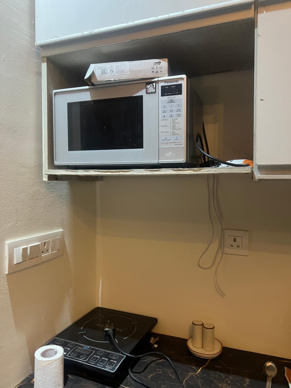 Kitchen or kitchenette, oven