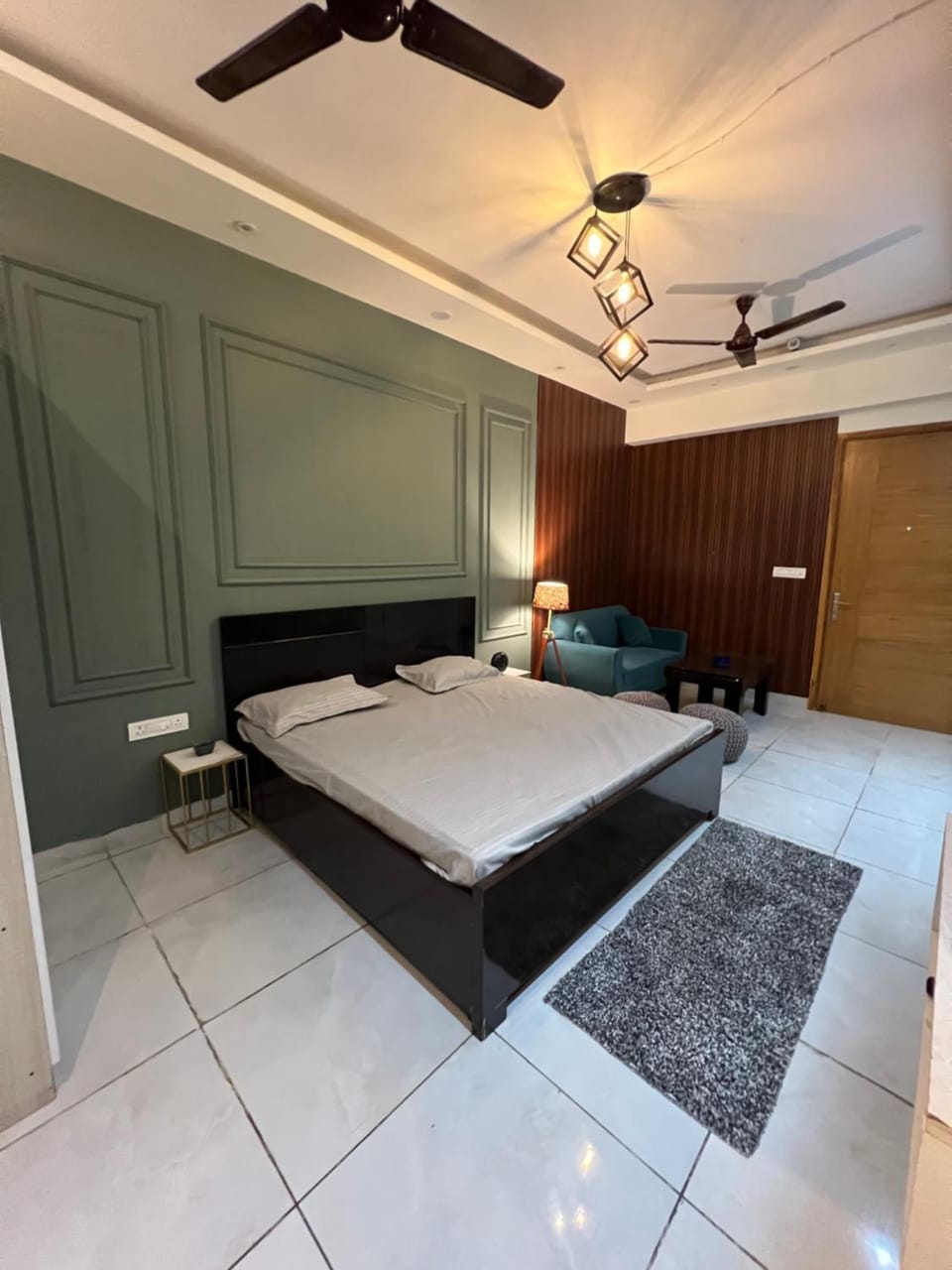 Photo of the whole room, Bedroom