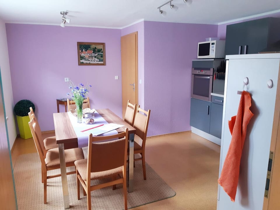 Property building, Kitchen or kitchenette, Living room
