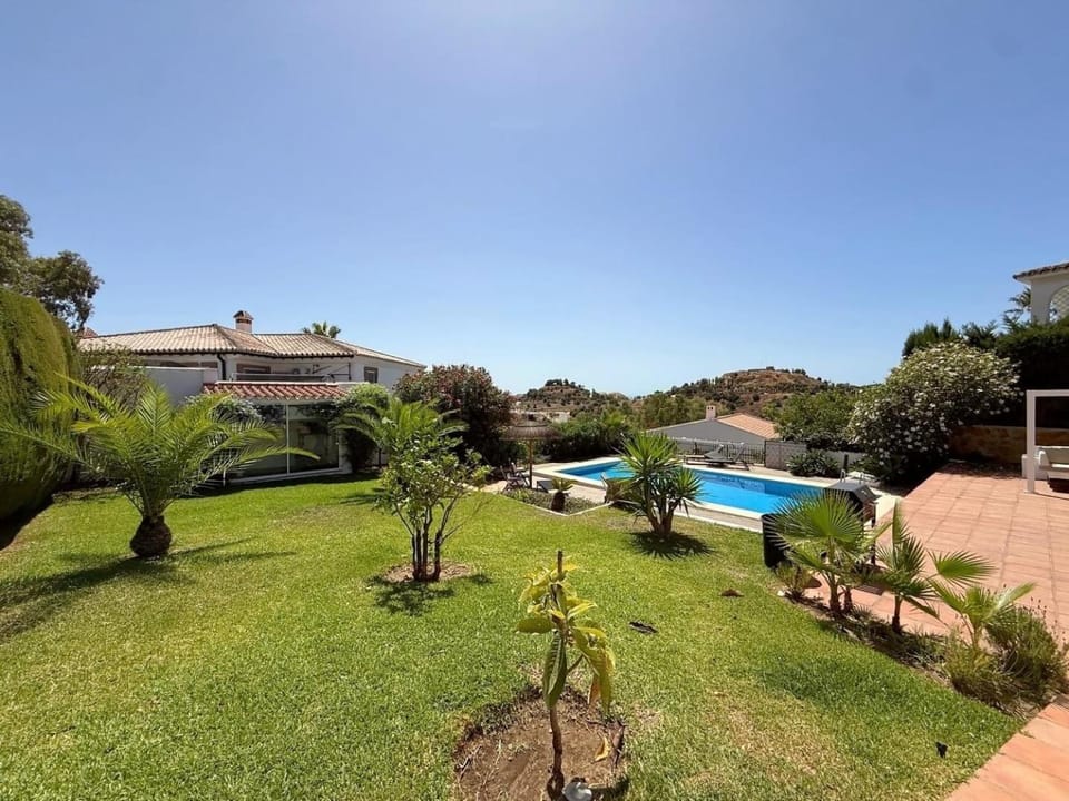 Property building, Day, Natural landscape, Garden, Garden view, Pool view, Swimming pool, sunbed