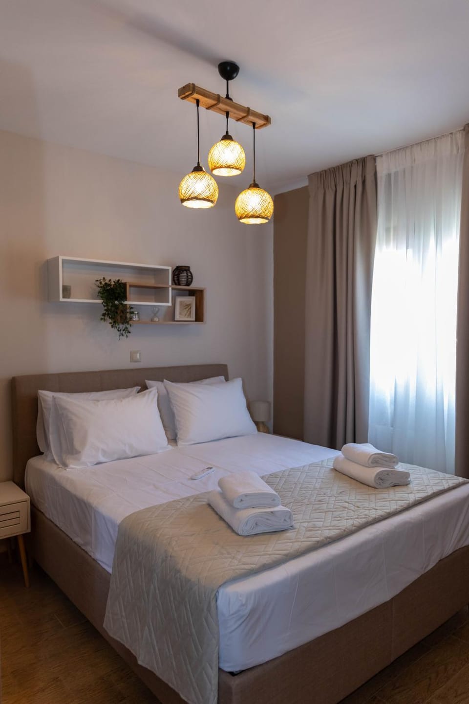 Bed, Photo of the whole room, Bedroom