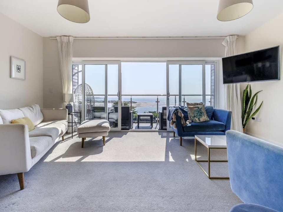 Luxury by the Sea! - 4 Double En-Suite Bedrooms House in Aberdyfi