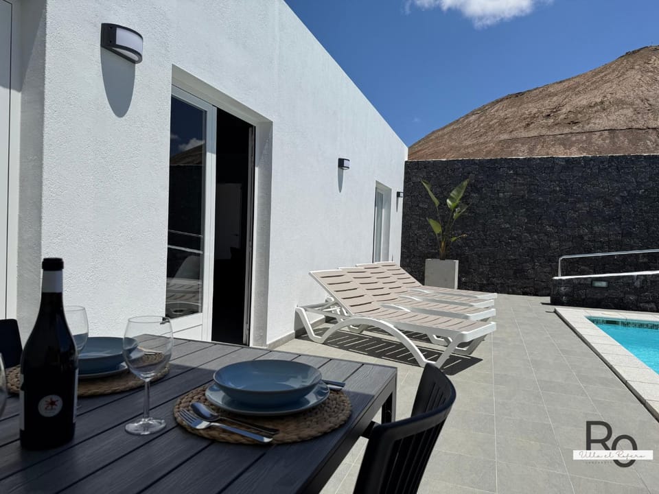 Day, Mountain view, Pool view, Swimming pool, sunbed