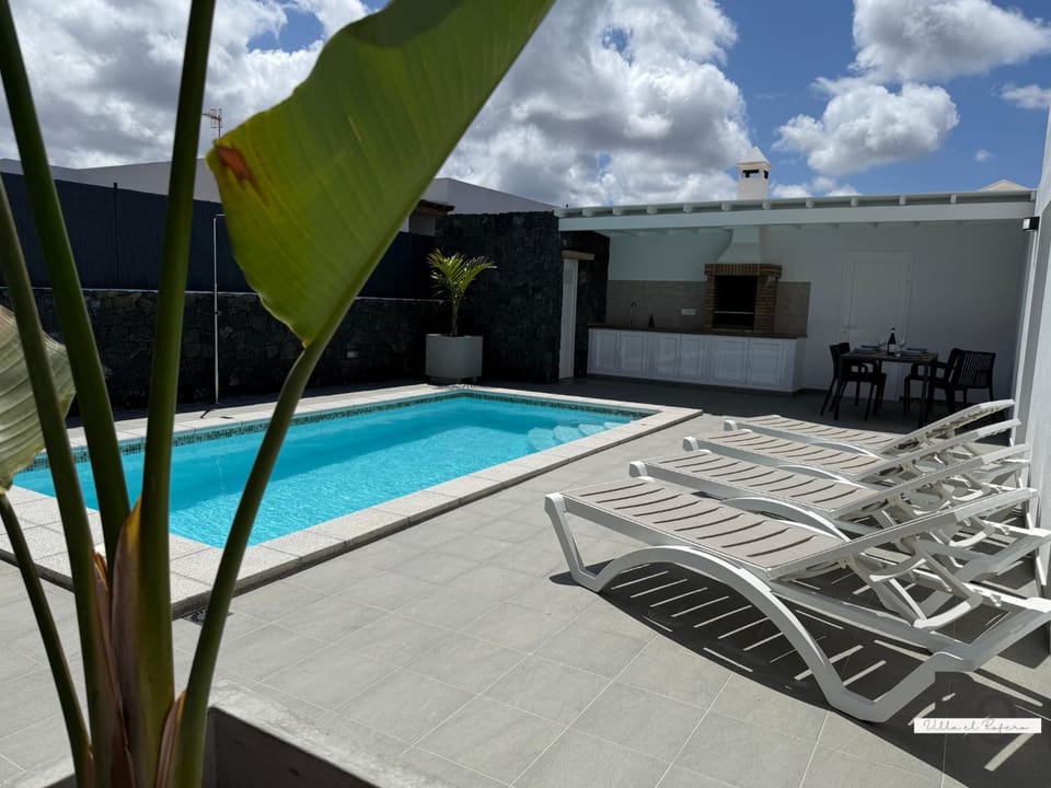 Day, Pool view, Swimming pool, sunbed