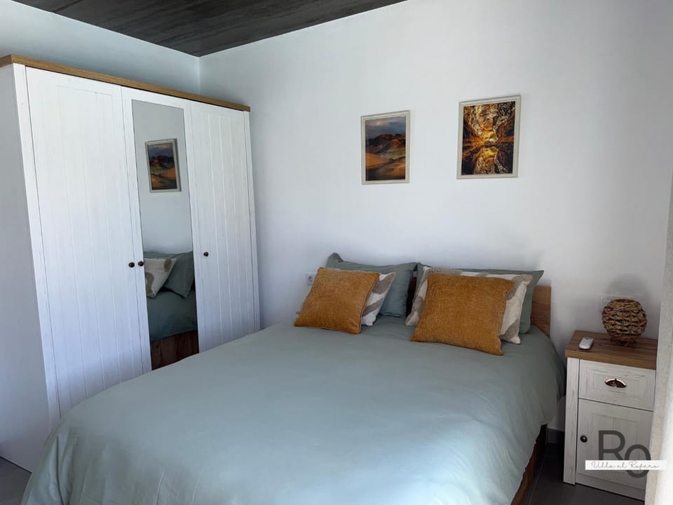 Bed, Photo of the whole room, Bedroom, wardrobe