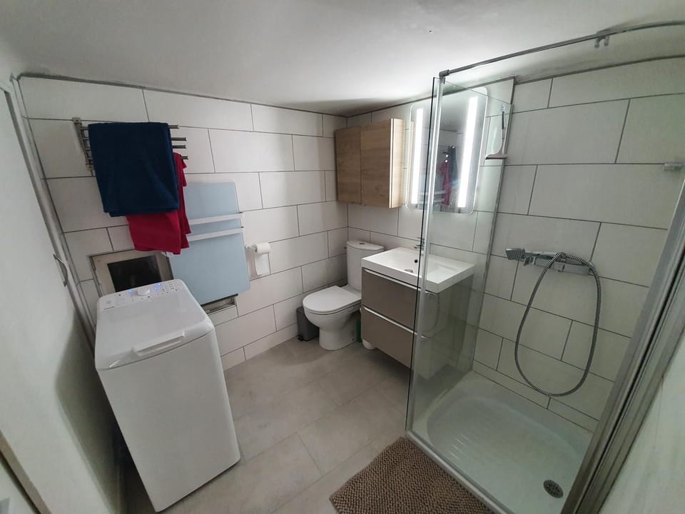 T2 en plein centre du village Apartment in Gréoux-les-Bains