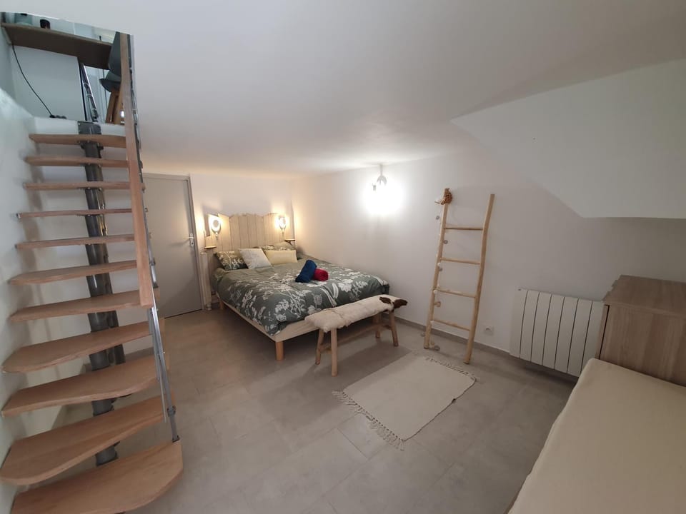 T2 en plein centre du village Apartment in Gréoux-les-Bains