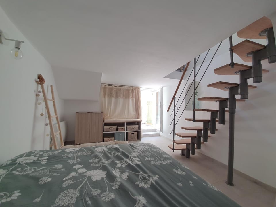 T2 en plein centre du village Apartment in Gréoux-les-Bains