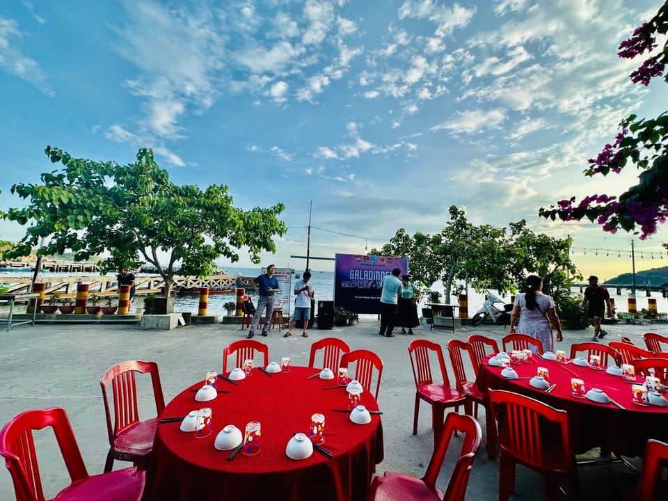 Phòng ba giường có view biển Hotel in Hoi An