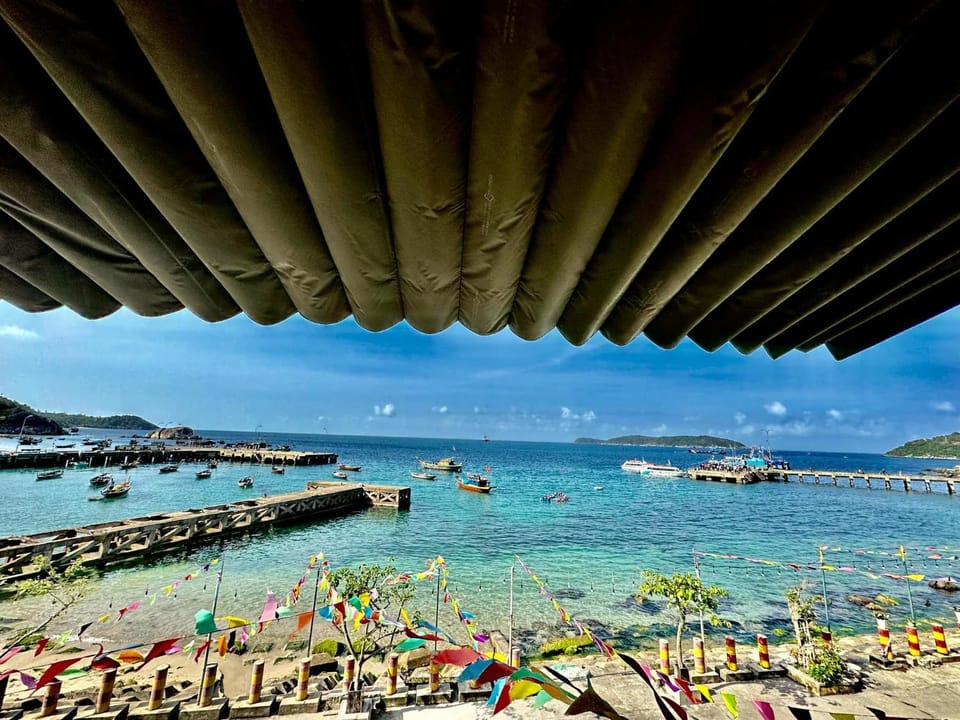 Phòng ba giường có view biển Hotel in Hoi An