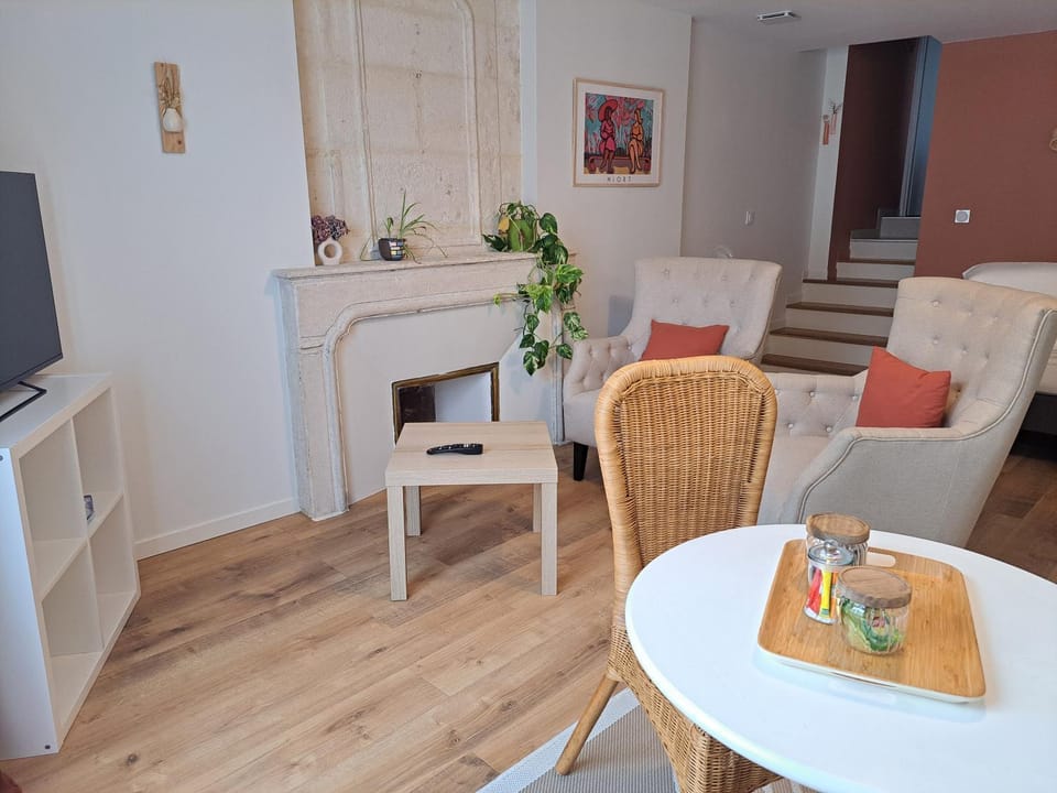 TV and multimedia, Living room, Dining area