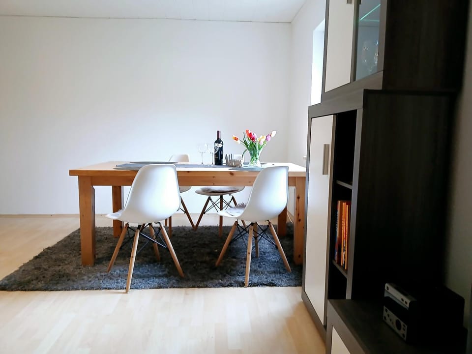 Dining area, Food