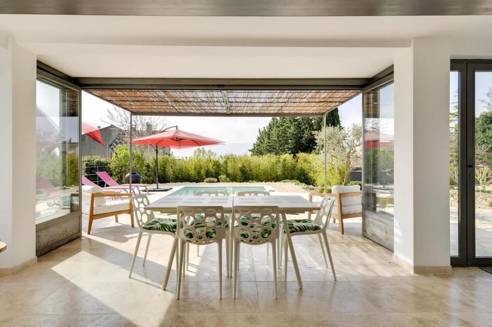 Patio, Garden, Living room, Dining area, Garden view