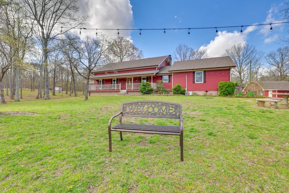 Fire Pit + Game Room: Lakefront Escape in Trenton! House in Alabama