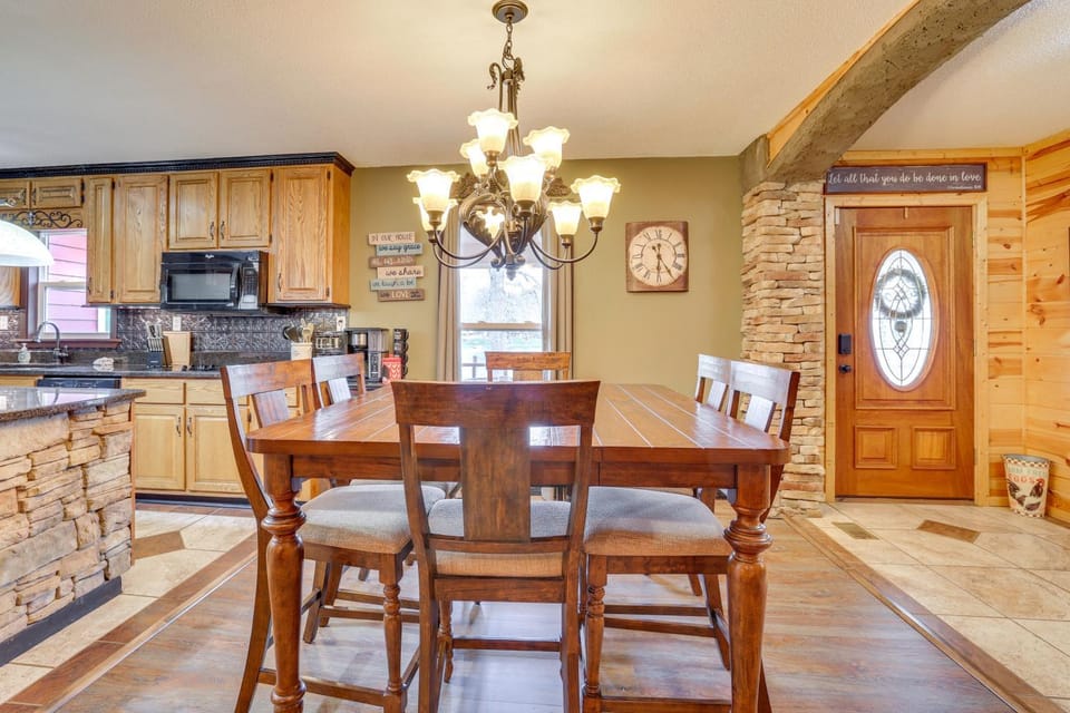 Fire Pit + Game Room: Lakefront Escape in Trenton! House in Alabama