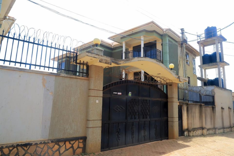 IE Luxury Apartments Bed and Breakfast in Kampala
