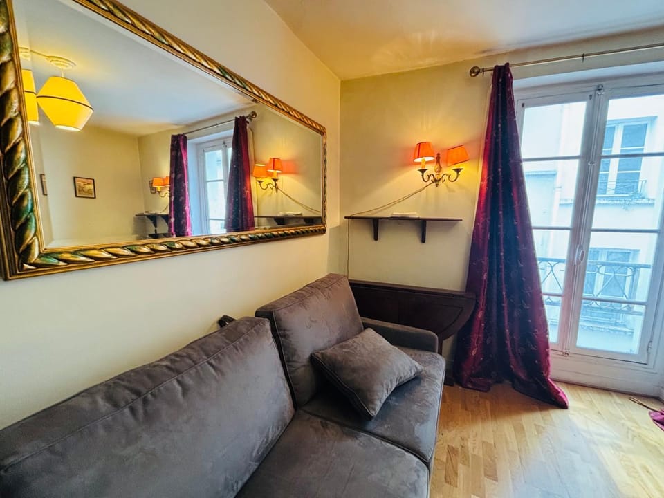 Studio 150m to Notre Dame Apartment in Paris