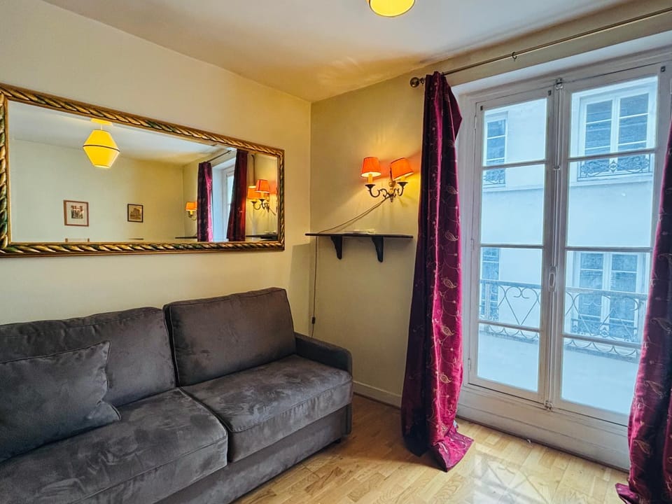 Studio 150m to Notre Dame Apartment in Paris