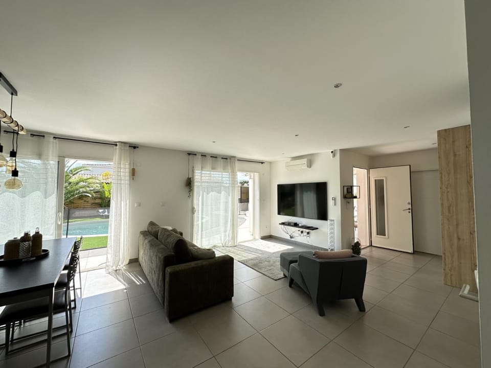 Villa ROSÉA DU VAR in PACA Piscine Privée 10mn de Fréjus Villa in Roquebrune-sur-Argens