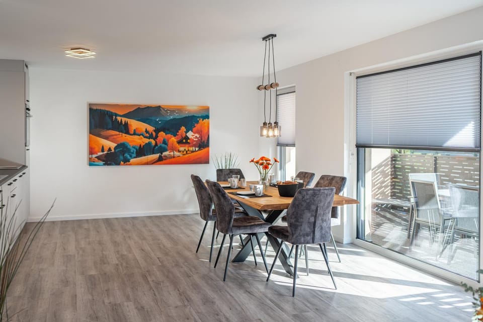Seating area, Dining area